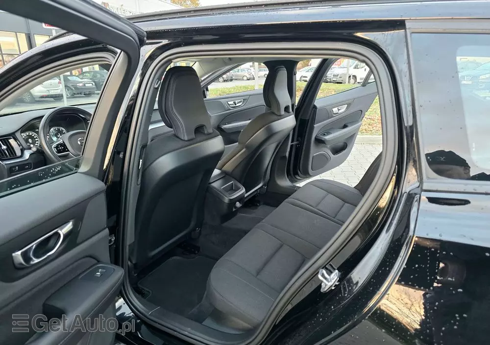 VOLVO V60 T4 Momentum