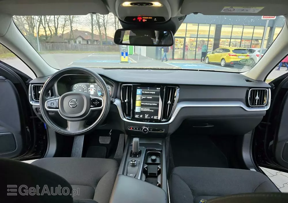 VOLVO V60 T4 Momentum