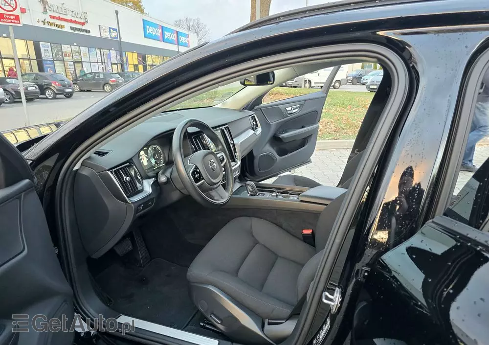 VOLVO V60 T4 Momentum