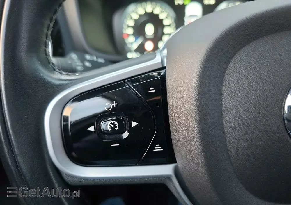 VOLVO V60 T4 Momentum