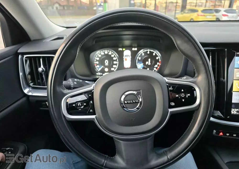 VOLVO V60 T4 Momentum