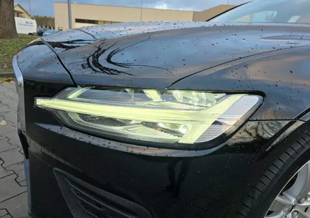 VOLVO V60 T4 Momentum