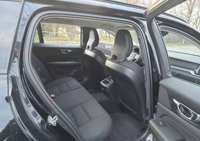VOLVO V60 T4 Momentum