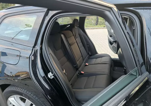 VOLVO V60 T4 Momentum