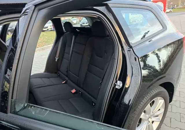 VOLVO V60 T4 Momentum