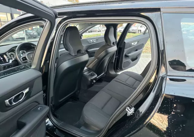 VOLVO V60 T4 Momentum