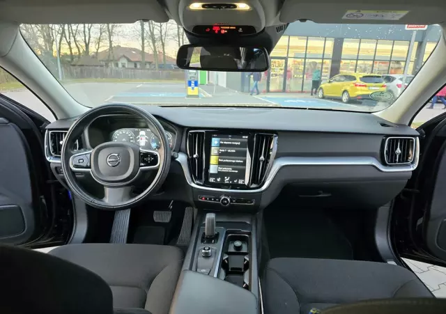 VOLVO V60 T4 Momentum