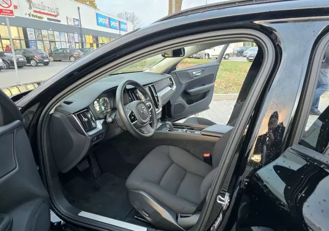 VOLVO V60 T4 Momentum