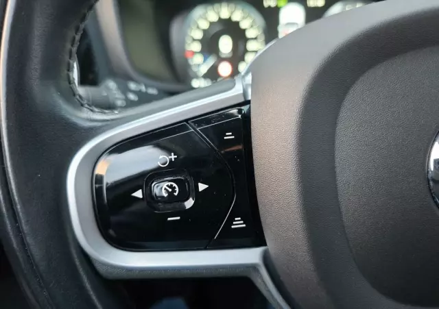 VOLVO V60 T4 Momentum
