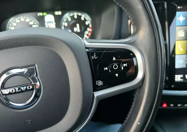 VOLVO V60 T4 Momentum