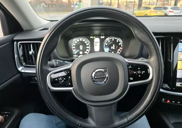 VOLVO V60 T4 Momentum