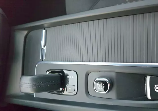 VOLVO V60 T4 Momentum