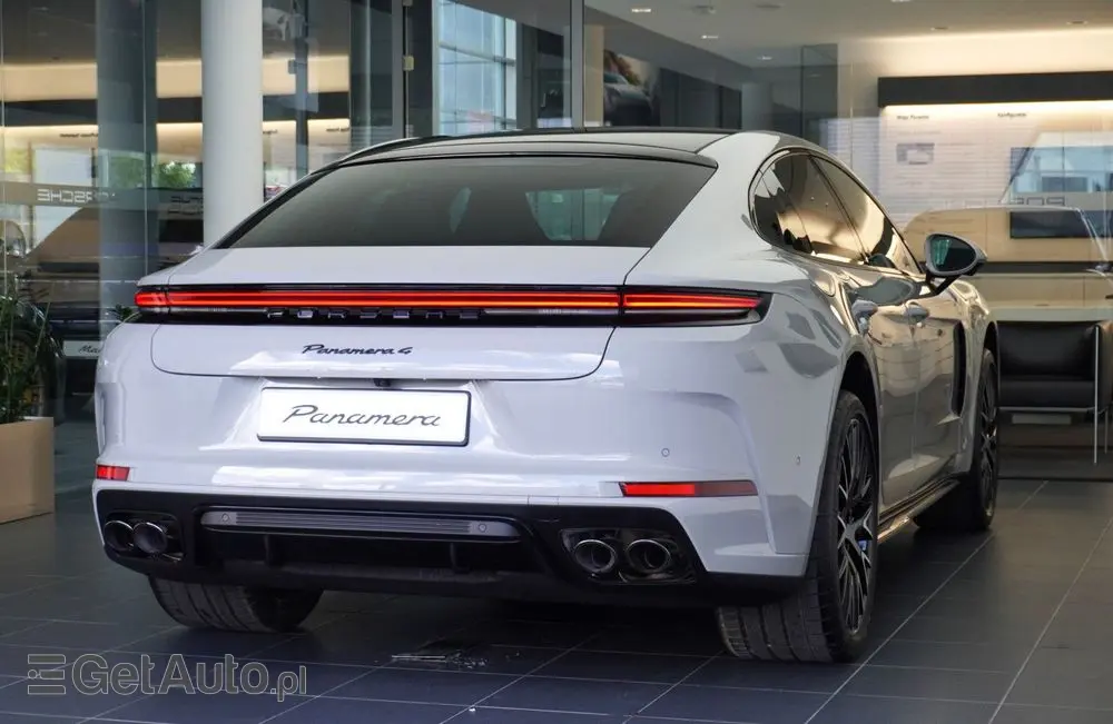 PORSCHE Panamera 4