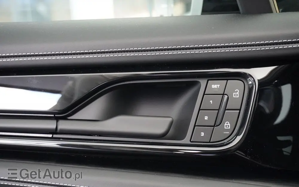PORSCHE Panamera 4