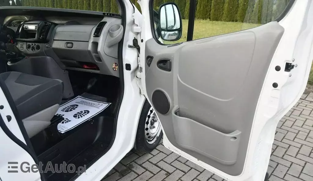RENAULT Trafic 