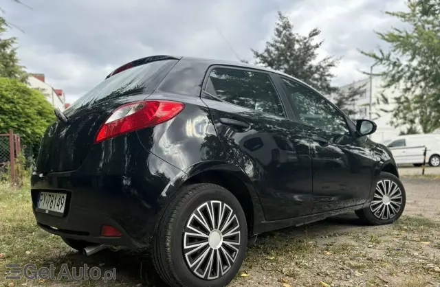 MAZDA 2 