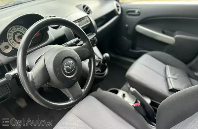 MAZDA 2 
