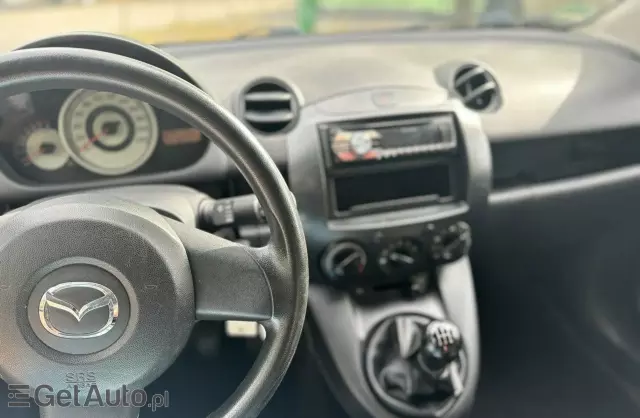 MAZDA 2 