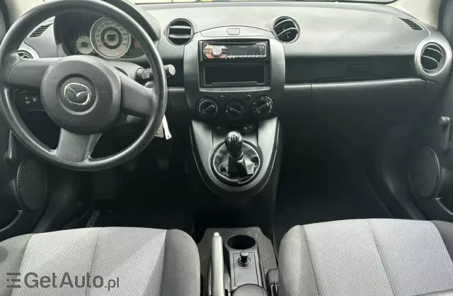 MAZDA 2 