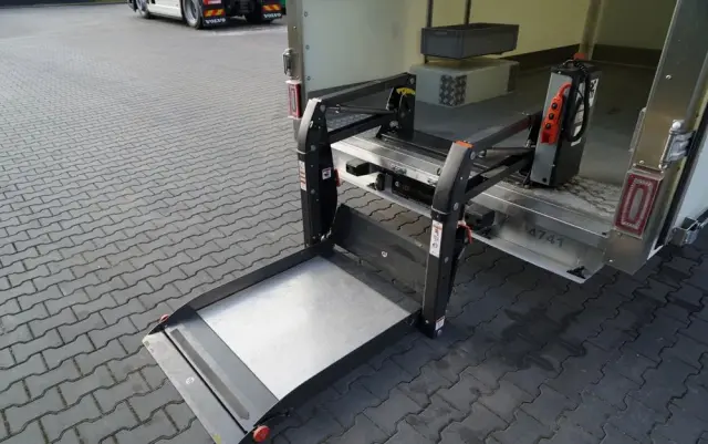 RENAULT MASTER / IZOTERMA / KONTENER / WINDA DHOLLANDIA / SPROWADZONY 