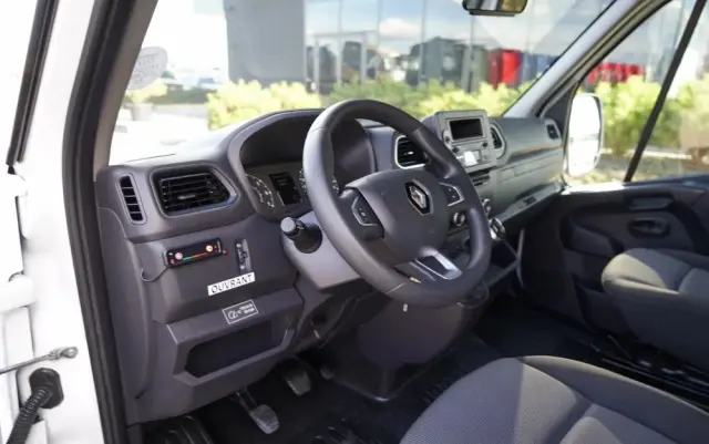 RENAULT MASTER / IZOTERMA / KONTENER / WINDA DHOLLANDIA / SPROWADZONY 