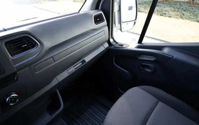 RENAULT MASTER / IZOTERMA / KONTENER / WINDA DHOLLANDIA / SPROWADZONY 