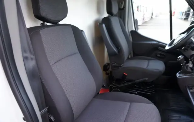 RENAULT MASTER / IZOTERMA / KONTENER / WINDA DHOLLANDIA / SPROWADZONY 