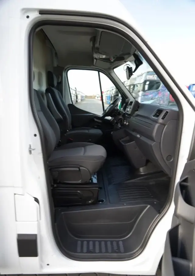 RENAULT MASTER / IZOTERMA / KONTENER / WINDA DHOLLANDIA / SPROWADZONY 