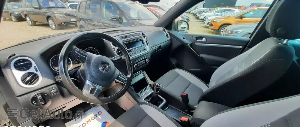 VOLKSWAGEN Tiguan 