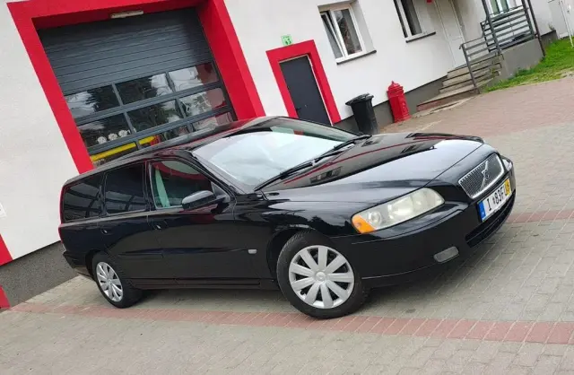 VOLVO V70 