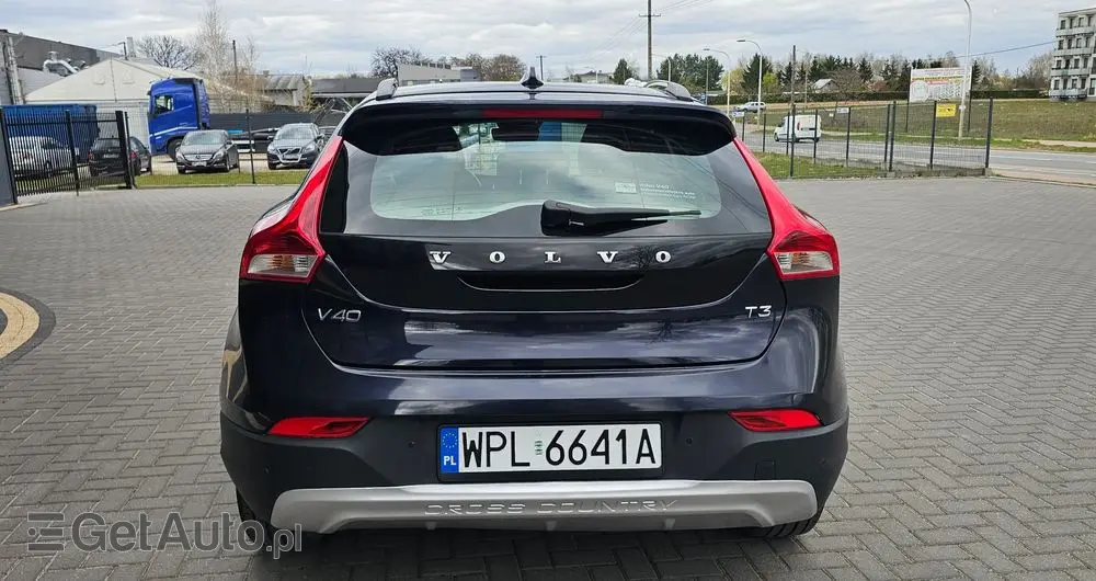 VOLVO V40 Cross Country D2 Summum