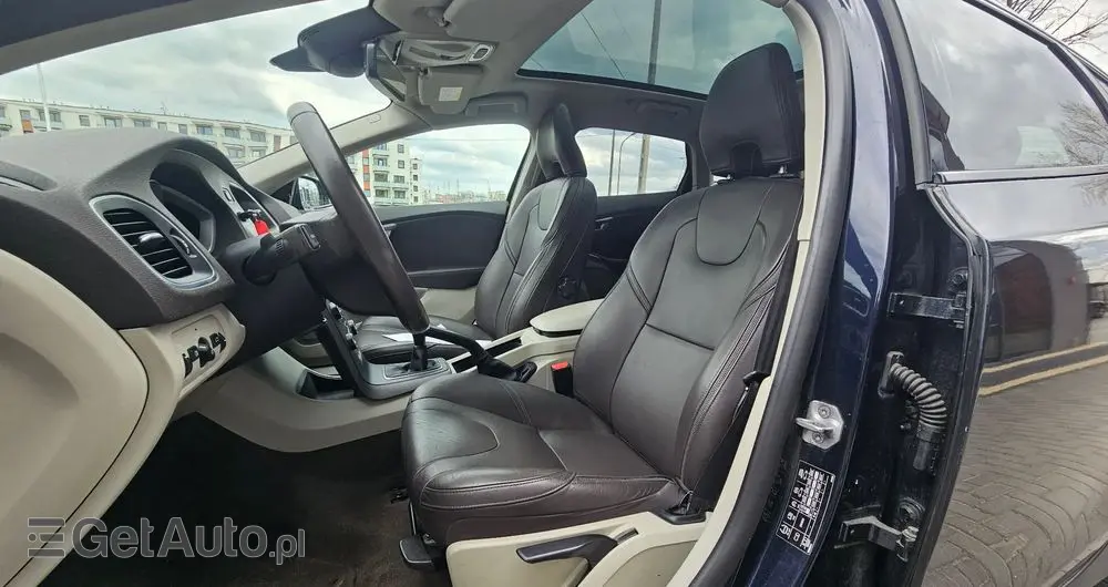 VOLVO V40 Cross Country D2 Summum