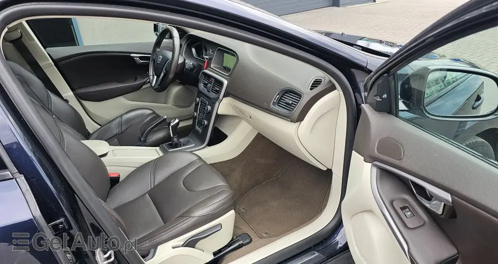 VOLVO V40 Cross Country D2 Summum