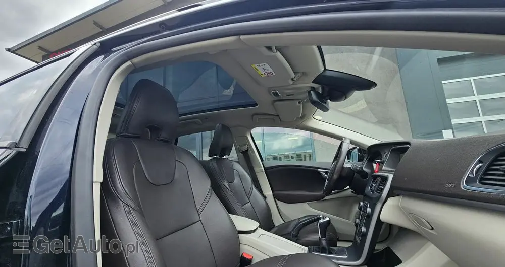 VOLVO V40 Cross Country D2 Summum