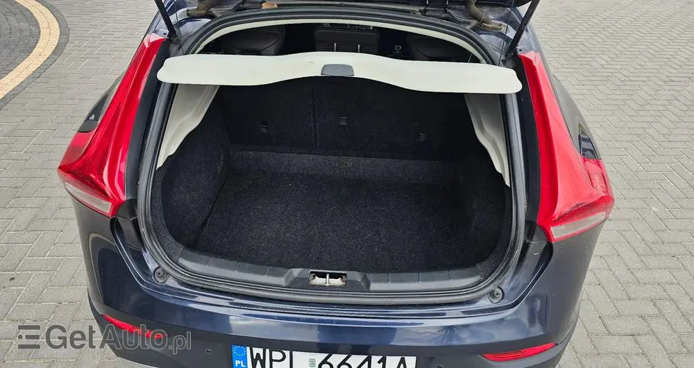 VOLVO V40 Cross Country D2 Summum