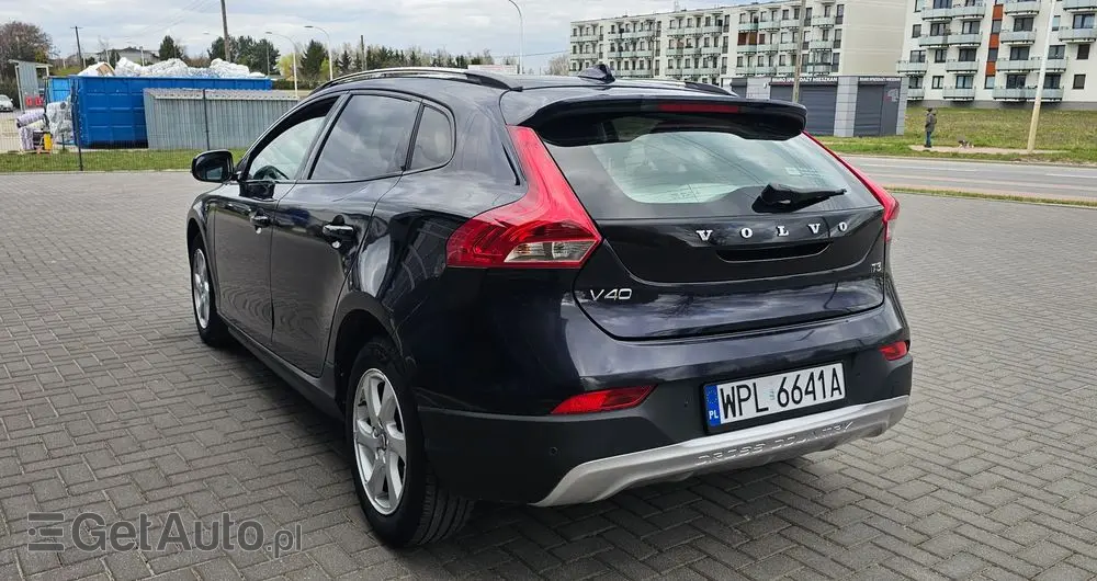 VOLVO V40 Cross Country D2 Summum