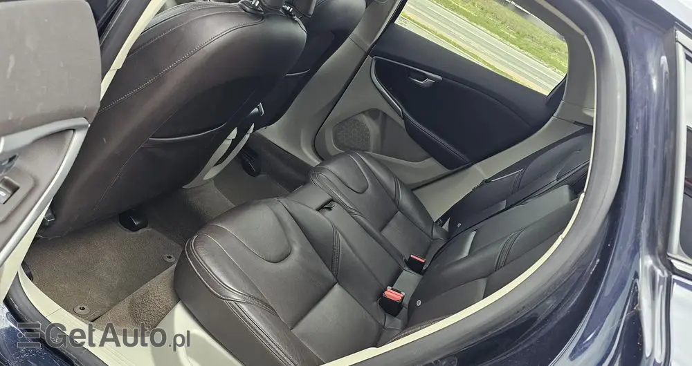 VOLVO V40 Cross Country D2 Summum