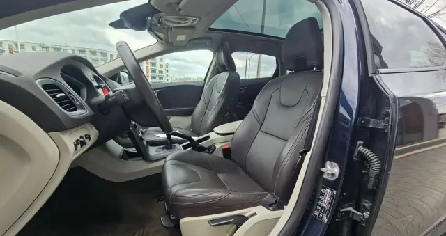 VOLVO V40 Cross Country D2 Summum