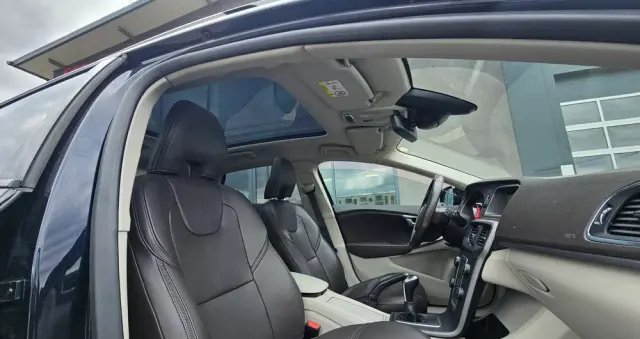 VOLVO V40 Cross Country D2 Summum