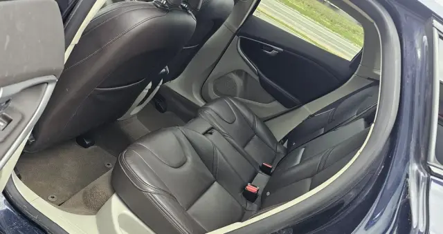 VOLVO V40 Cross Country D2 Summum