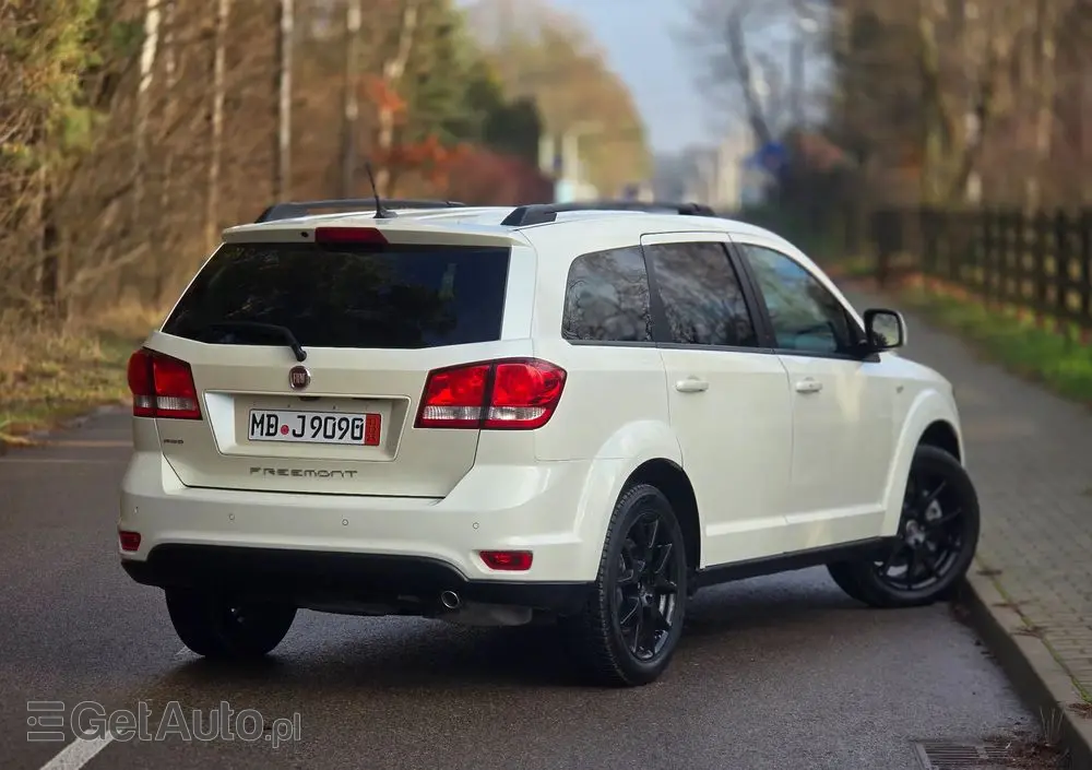 FIAT Freemont 2.0 Multijet 16V DPF Automatik Allrad Black Code