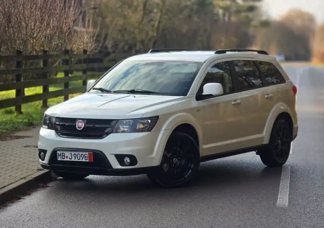 FIAT Freemont 2.0 Multijet 16V DPF Automatik Allrad Black Code