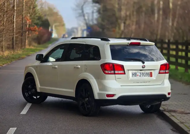 FIAT Freemont 2.0 Multijet 16V DPF Automatik Allrad Black Code