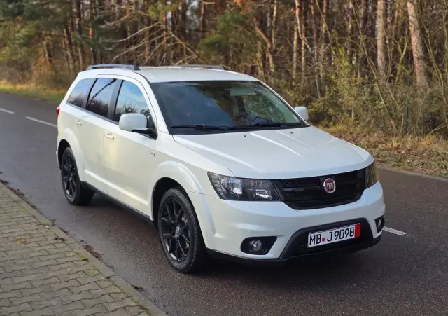 FIAT Freemont 2.0 Multijet 16V DPF Automatik Allrad Black Code