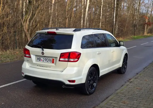 FIAT Freemont 2.0 Multijet 16V DPF Automatik Allrad Black Code