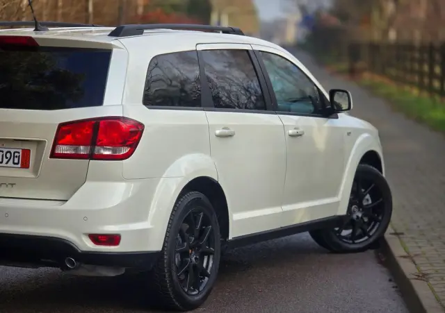 FIAT Freemont 2.0 Multijet 16V DPF Automatik Allrad Black Code