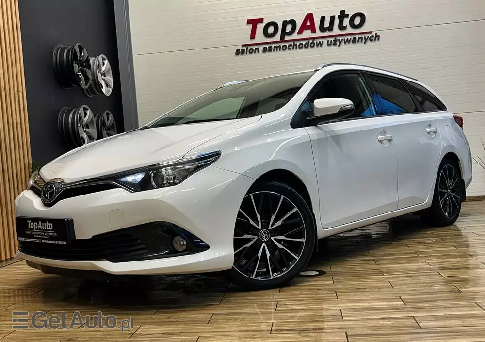 TOYOTA Auris 