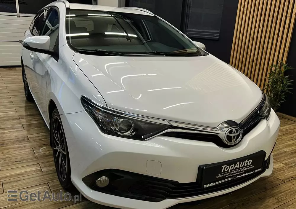 TOYOTA Auris 