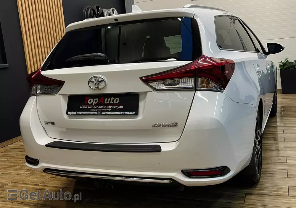 TOYOTA Auris 