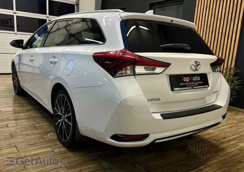 TOYOTA Auris 